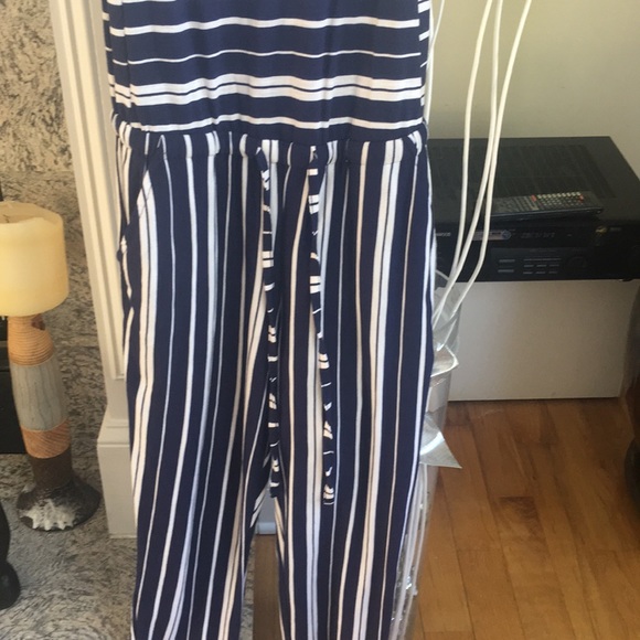 Old Navy Women’s jumpsuit - Picture 4 of 7